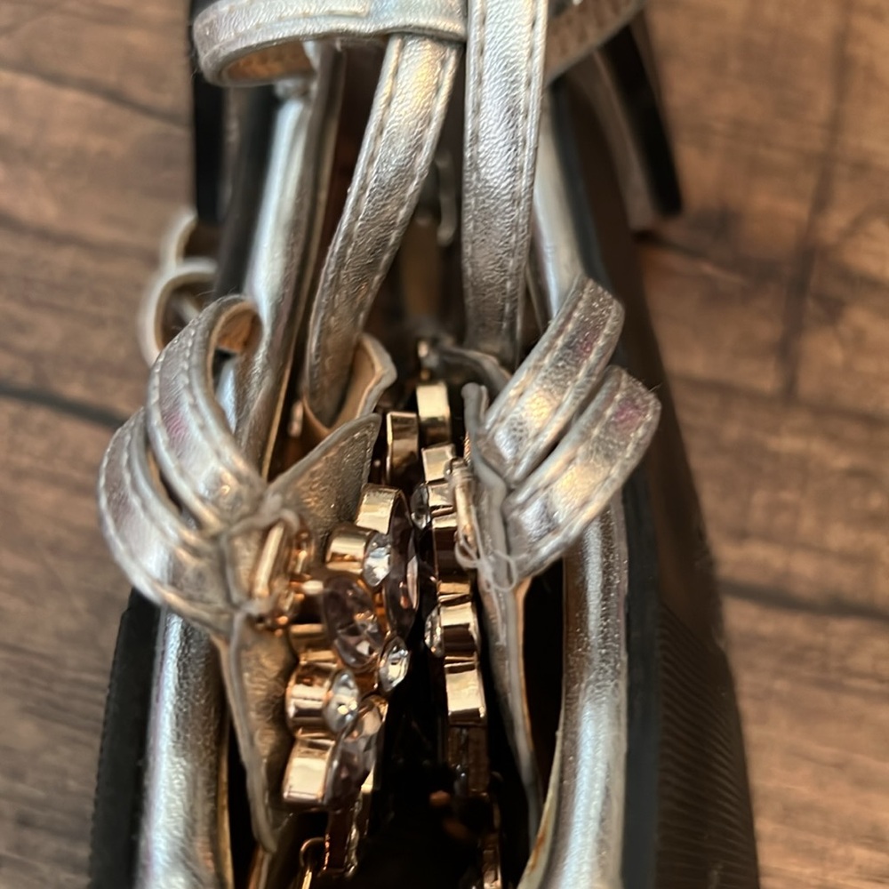 Two Lips Rhinestone Sandals 🔥 - Picture 10 of 11